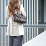 Sac à bandoulière à rabat en cuir fendu pour femmes