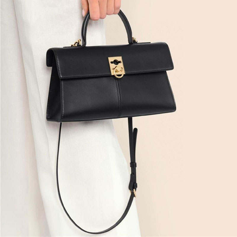 Sac à main en cuir fendu à rabat et à sangle pour femmes, en or et en métal dur