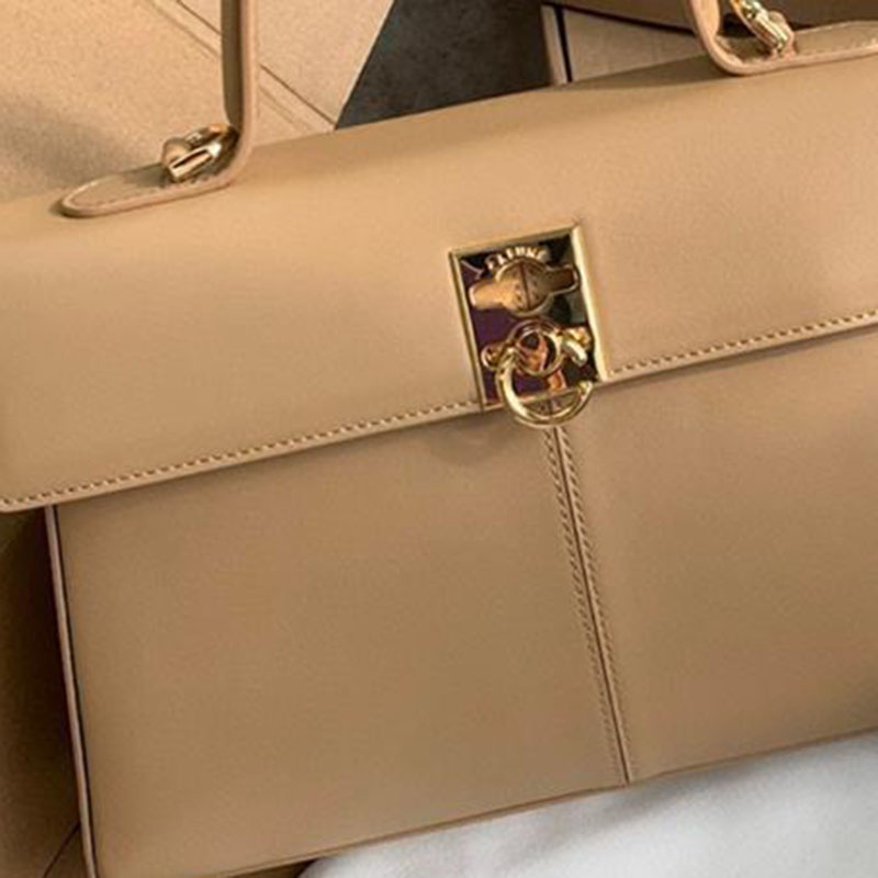 Sac à main en cuir fendu à rabat et à sangle pour femmes, en or et en métal dur
