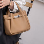 Women's Split Leather Turn-Lock Crossbody Bucket Handbag