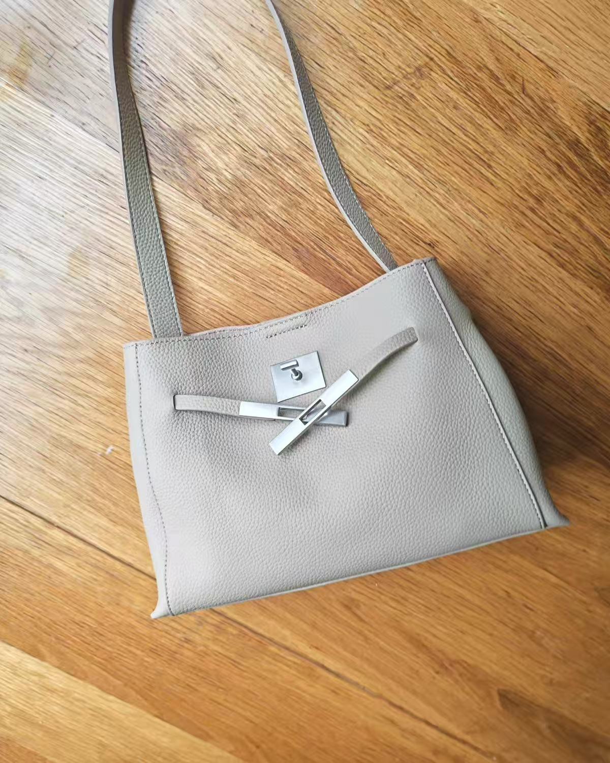 Women's Full-Grain Leather Textured Lock Detail Shoulder Hobo Bag photo review
