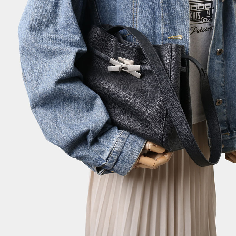 Women's Full-Grain Leather Structured Lock Crossbody Shoulder Hobo Bag