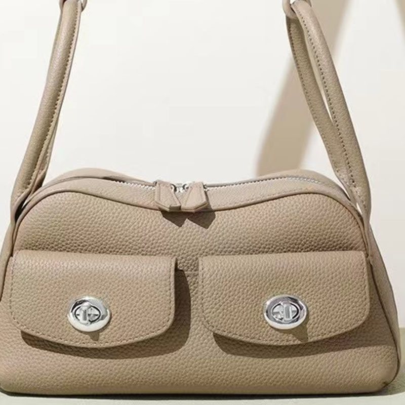 Sac à main à bandoulière en cuir pleine fleur avec poches frontales à double boucle pour femmes