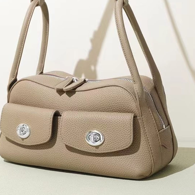 Sac à main à bandoulière en cuir pleine fleur avec poches frontales à double boucle pour femmes