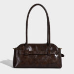 Damen Mikrofaser Leder Gürtelschnalle Detail Schultertasche Baguette Tasche mit Crossbody Strap