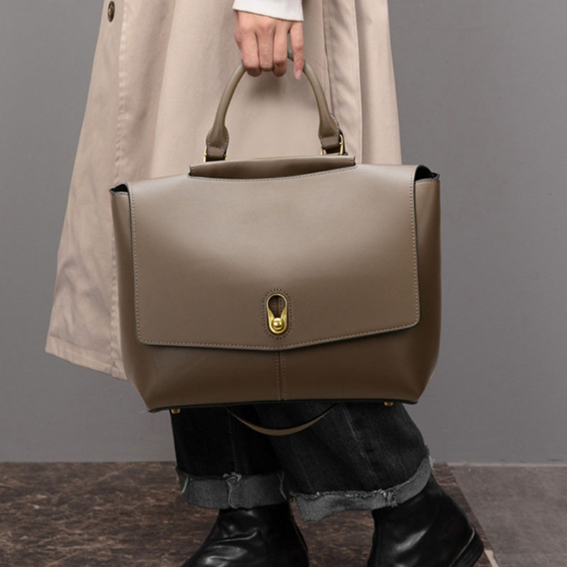 Sacoche en cuir microfibre à rabat et à poignée supérieure pour femmes, avec accessoires dorés