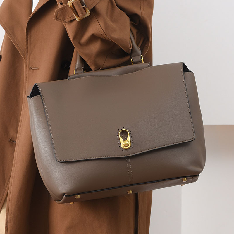 Sacoche en cuir microfibre à rabat et à poignée supérieure pour femmes, avec accessoires dorés