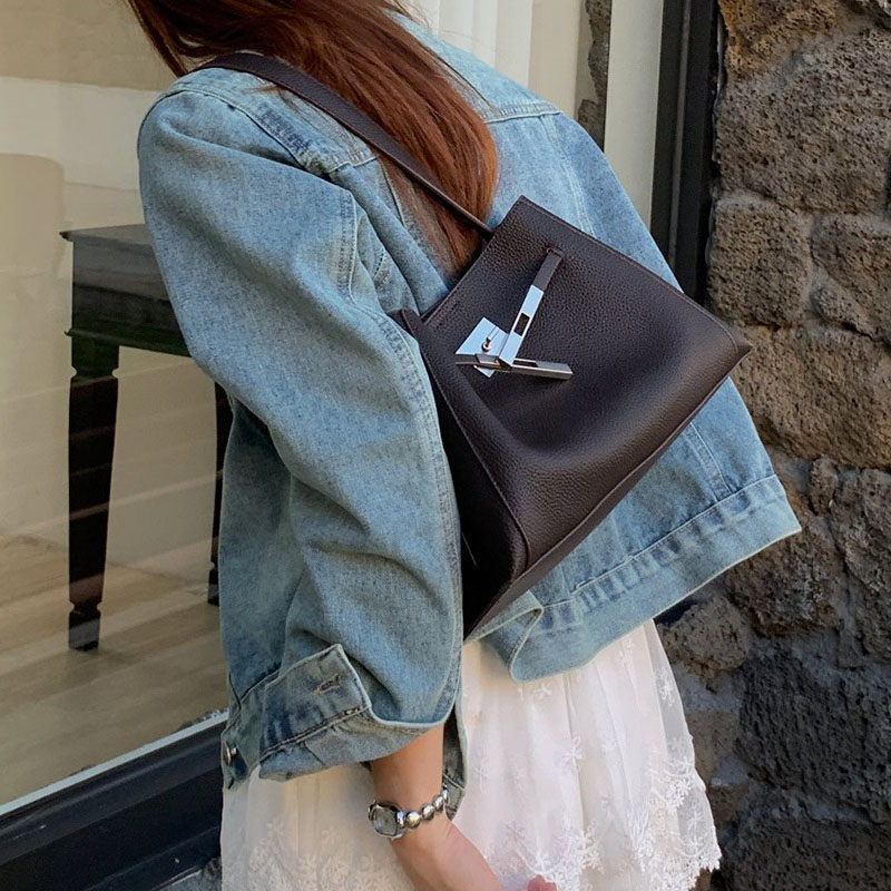 Women's Full-Grain Leather Structured Lock Crossbody Shoulder Hobo Bag