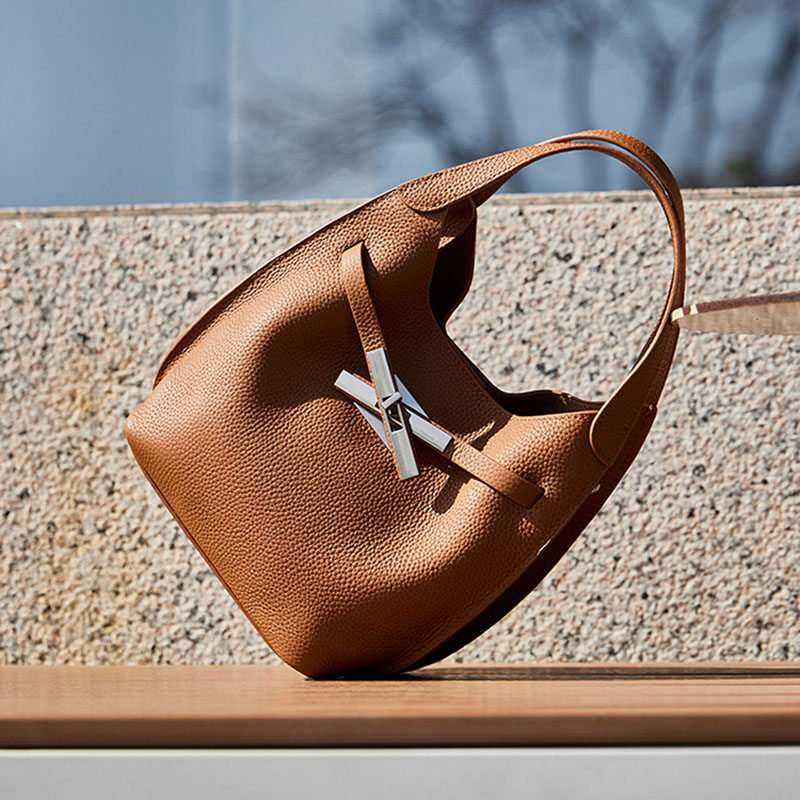 Women's Full-Grain Leather Pebble Hardware Top Handle Shoulder Bag