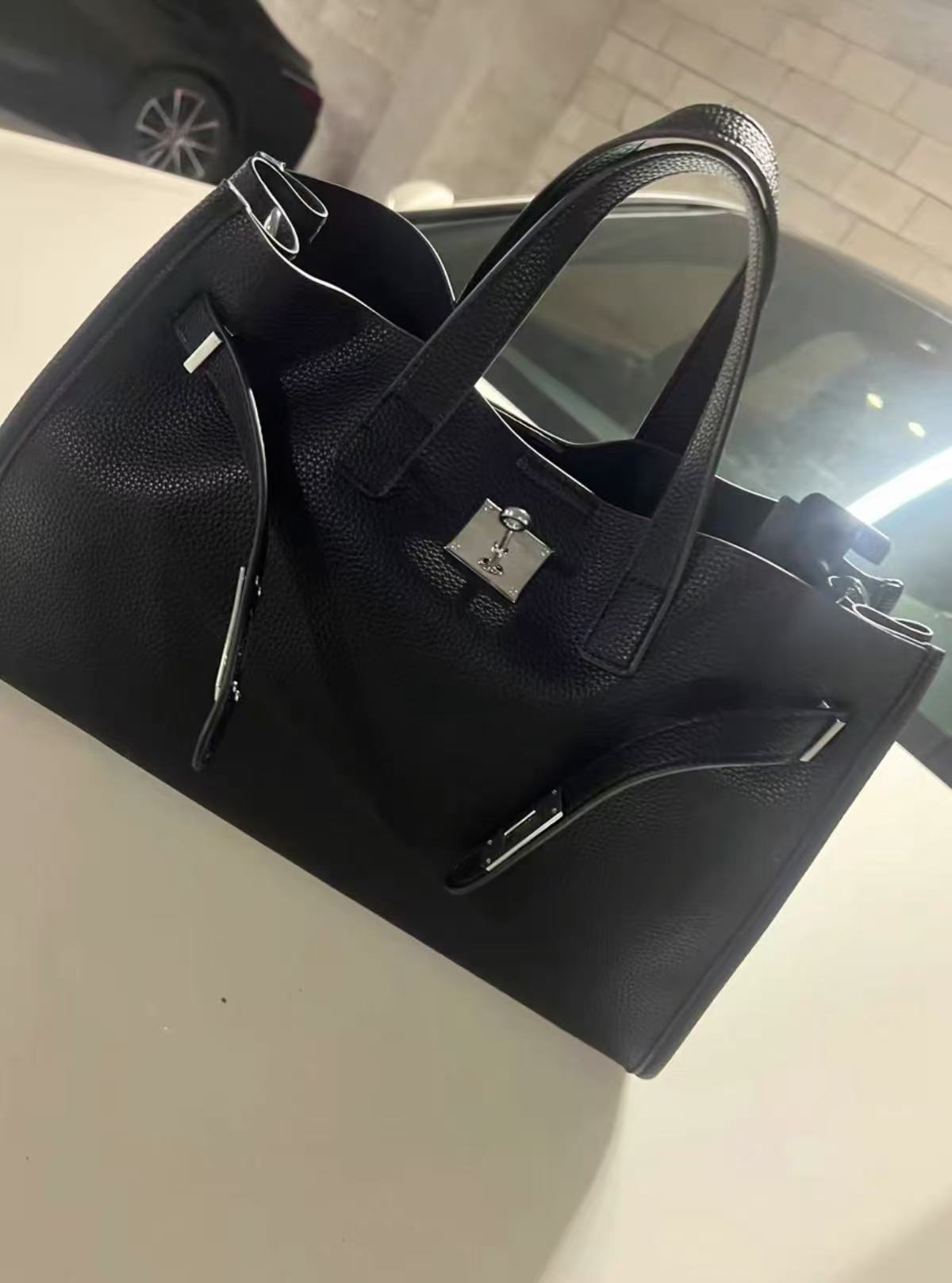 Women's Vintage Top Grain Leather Shoulder Tote Bag In Silver Hardware photo review