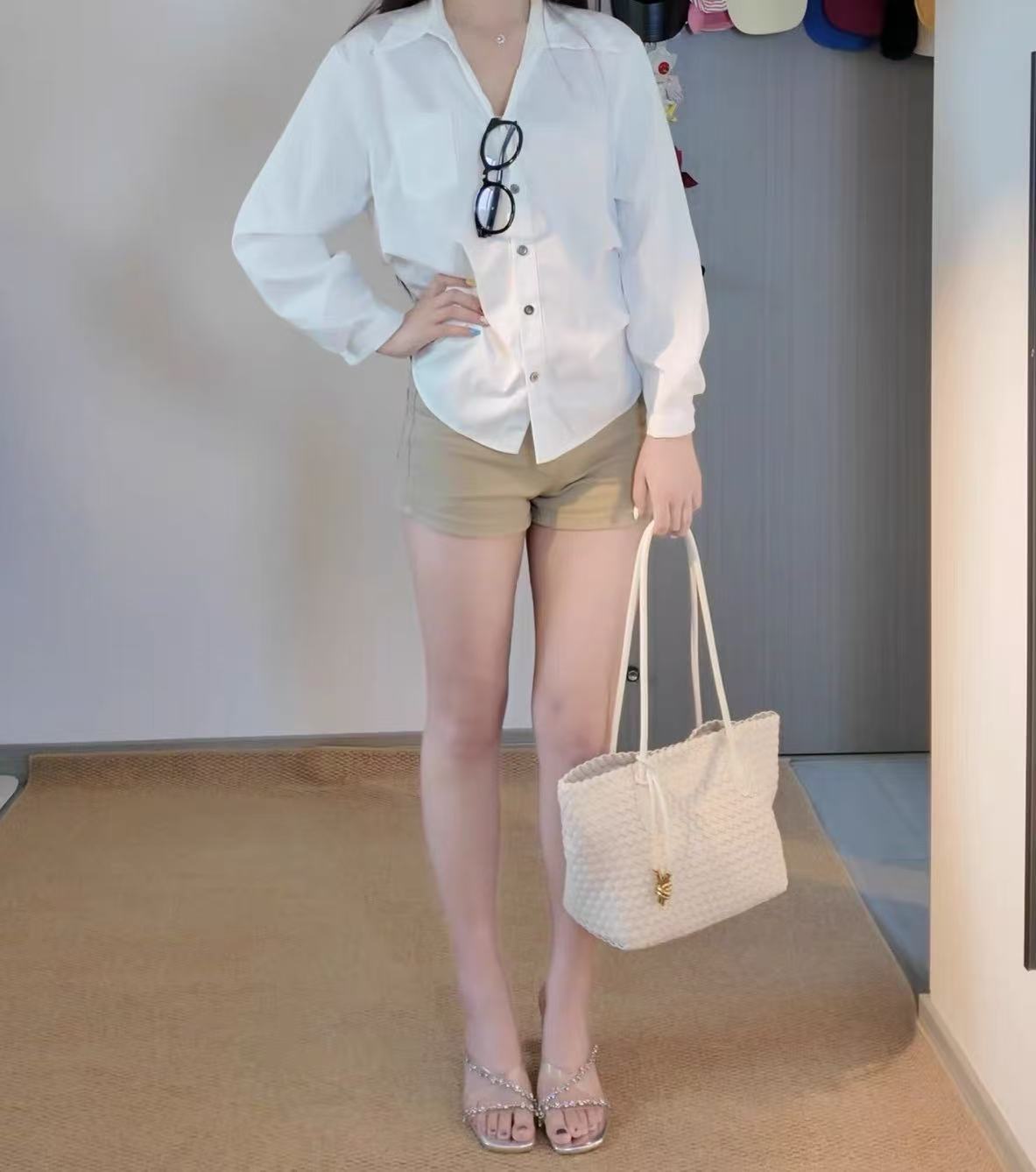Sac à bandoulière pour femme en cuir refendu, avec breloque en forme de nœud tressé photo review