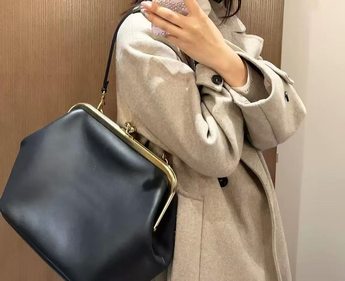 Women's Vegan Leather Kiss-Lock Frame Shoulder Tote Bag photo review