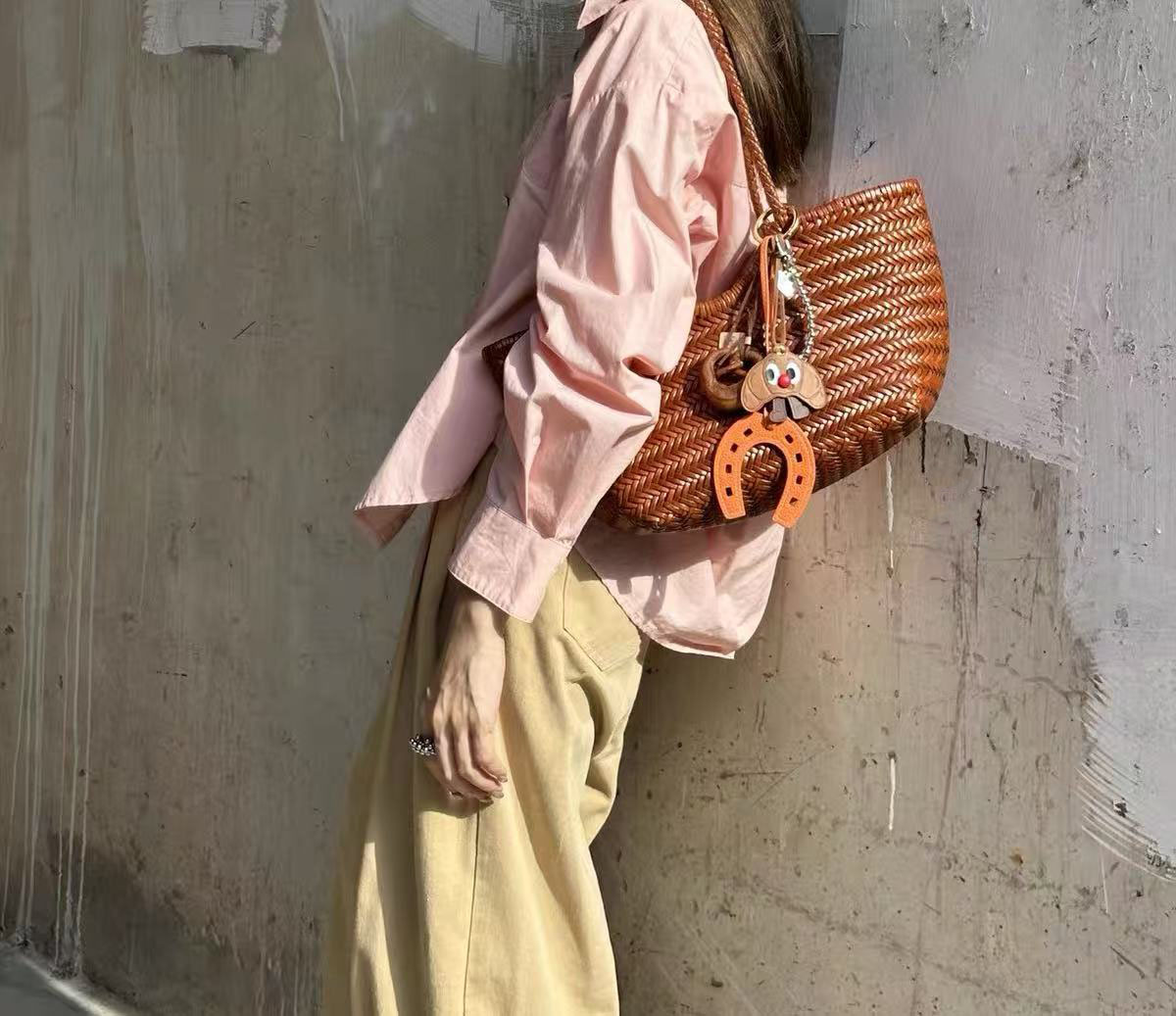 Women's Vintage Top-Grain Leather Woven Shoulder Tote Bag photo review