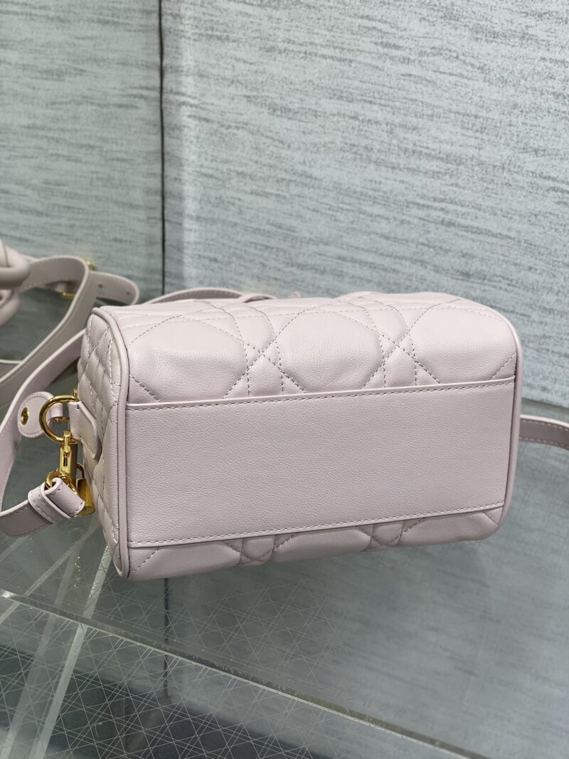 Women's Calfskin Quilted Groove Top Handle bags 20